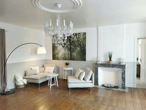 Interior - Spacious home in the heart of Charentes (Arthenac)