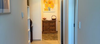 Cosy self-contained apartment in Marlborough, close to award winning vineyards.