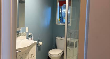 Cosy self-contained apartment in Marlborough, close to award winning vineyards.