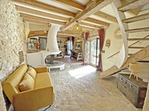 TV, fireplace - Historic sheepfold in the heart of Provence (Lorgues)