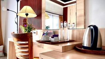 Kamar Double Deluks, balkon, pemandangan kebun | Interior