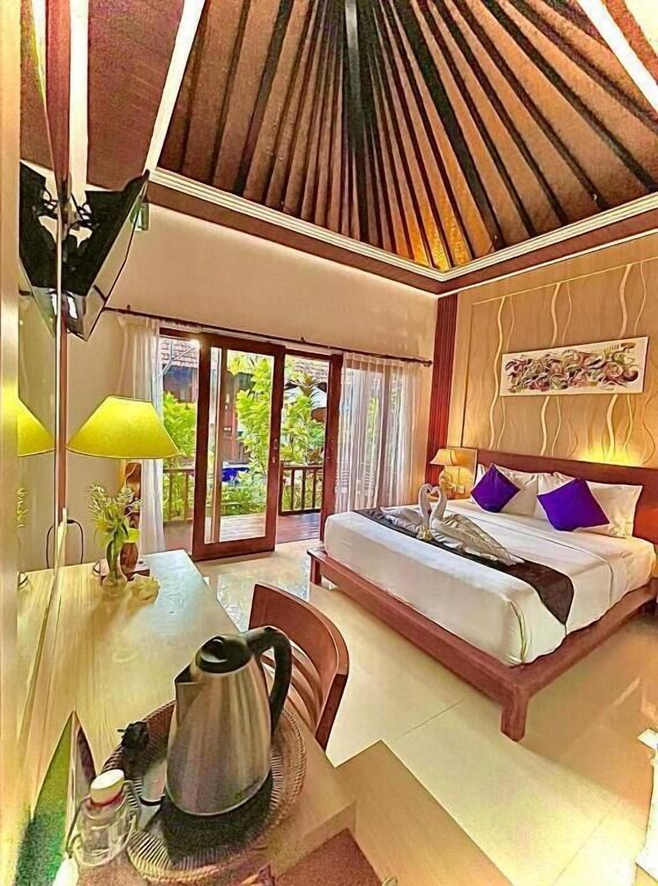 In-room safe, desk, laptop workspace, free WiFi