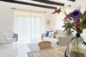TV - VILLA AZALEE – Numana, stunning three-room apartment with 500 square meters of garden (Numana)