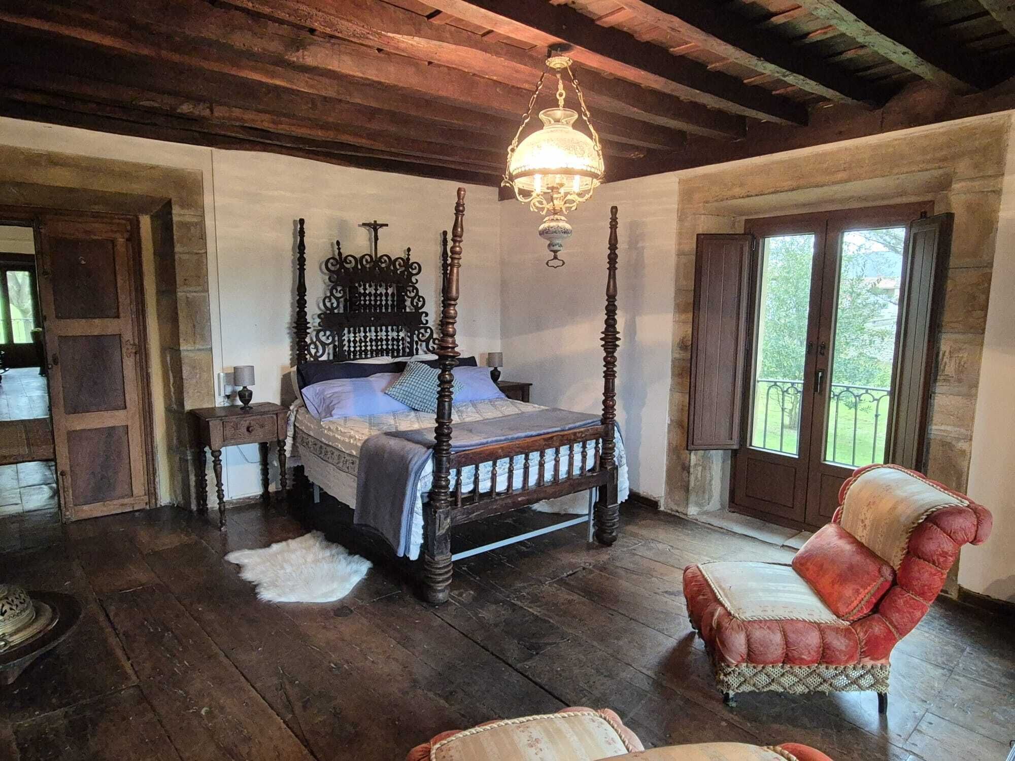 Iron/ironing board, travel cot, free WiFi, bed sheets