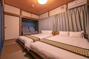 Escritorio, wifi gratis y ropa de cama 