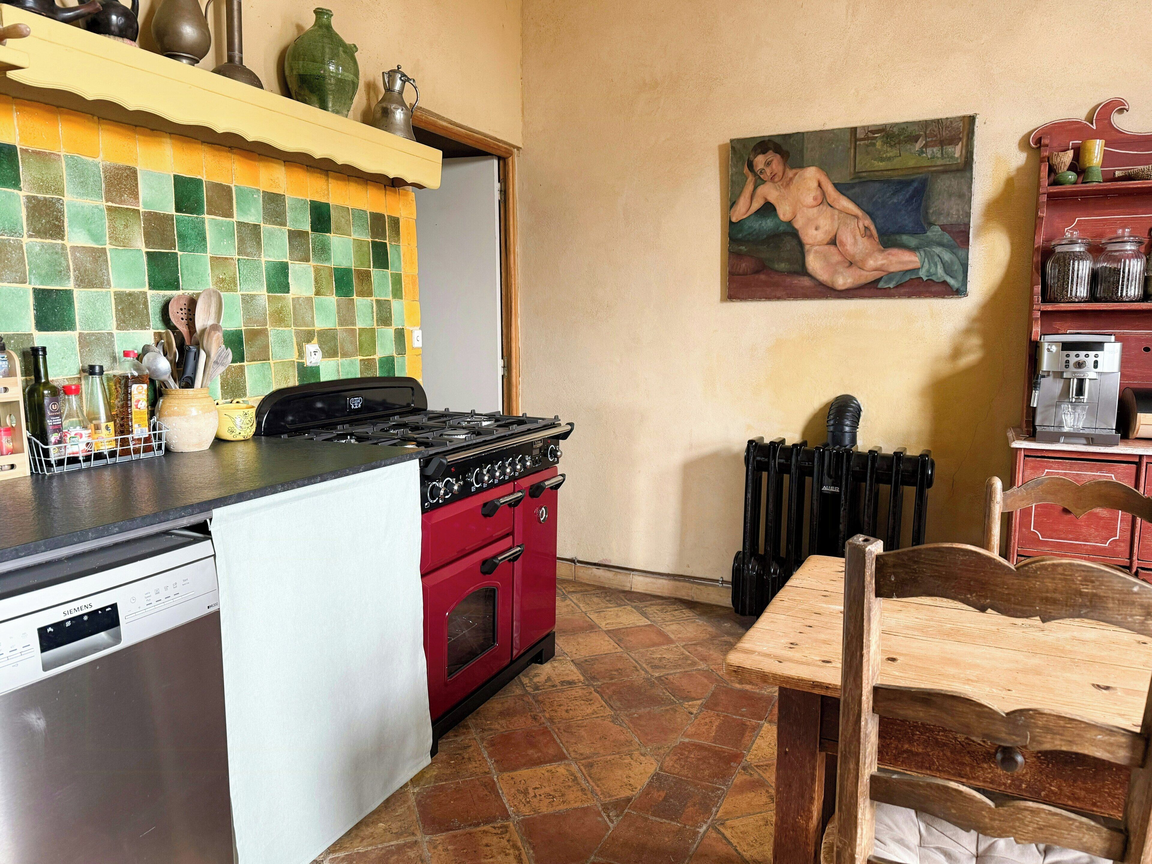 Microwave, oven, dishwasher, coffee/tea maker