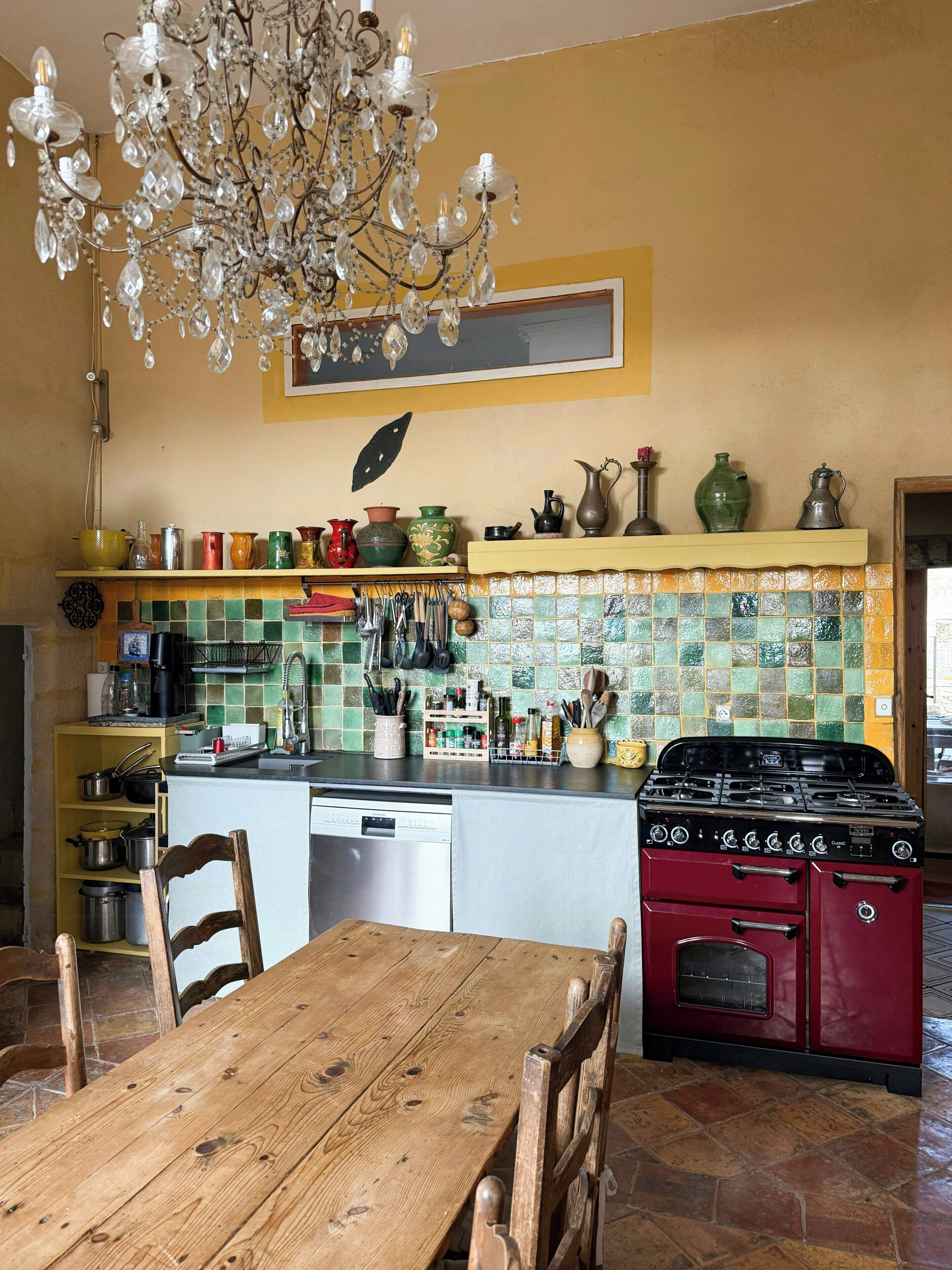 Microwave, oven, dishwasher, coffee/tea maker