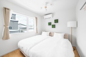 Desk, iron/ironing board, free WiFi, bed sheets - BEAR CUB HOTEL / Asahikawa City Hokkaidō (Asahikawa City)