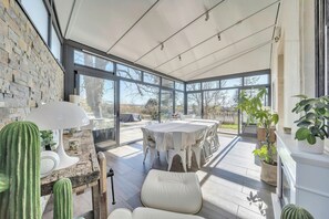 Interior - Renovated family château in Burgundy near Beaune (Palleau)