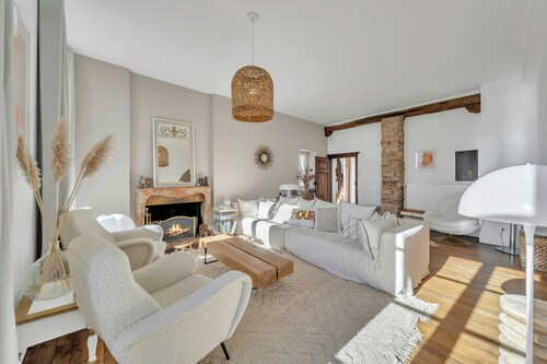 Renovated family château in Burgundy near Beaune