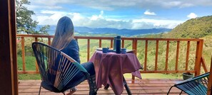Cabaña Confort, vistas a la colina | Restaurante al aire libre