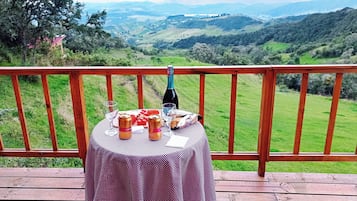 Comfort Cabin, Hill View | Outdoor dining
