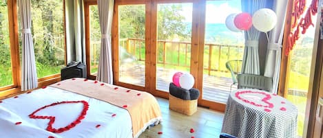 Comfort Cabin, Hill View