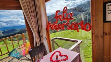 Kabin Comfort, pemandangan bukit | Tempat makan outdoor