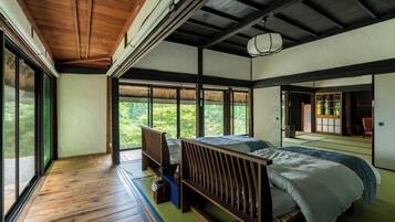 2 bedrooms, desk, free WiFi, bed sheets