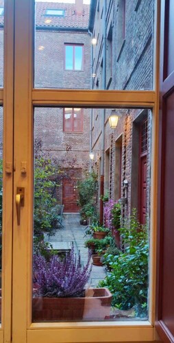 León Centre Duplex · Quiet Courtyard · Sleeps 4
