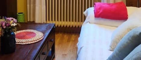 Iron/ironing board, travel cot, WiFi, bed sheets
