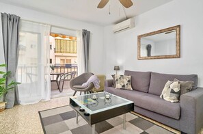 TV, offices - Nerja Beachfront Apartment Sea Views and Balcony (Nerja)