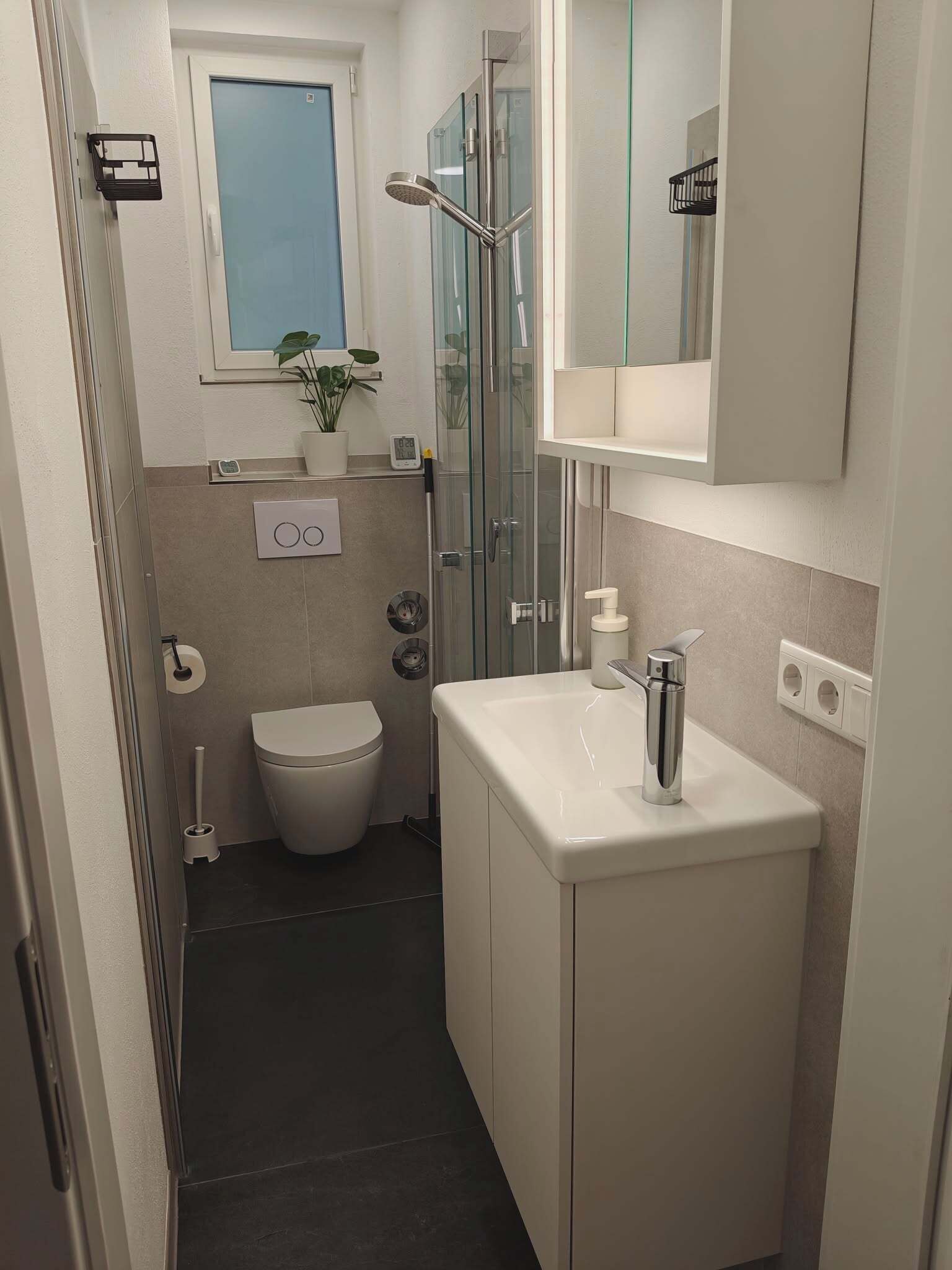 Dusche, Haartrockner, Bidet, Handtücher
