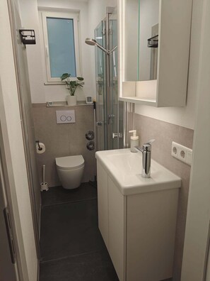 Doccia, asciugacapelli, bidet, asciugamani