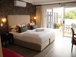 Deluxe Suite, Balcony, Mountain View | In-room safe, iron/ironing board, free WiFi - Thyme Wellness Spa and Guesthouse (Cape Town)