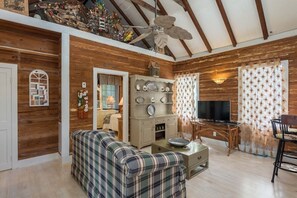 TV - Historic Cigar Barons Mansion (Key West)