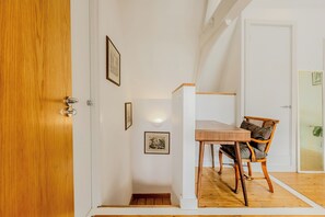 Interior - New listing! Contemporary 2LVL 1BR Loft, Walworth (London)