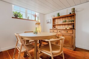 Dining - New listing! Contemporary 2LVL 1BR Loft, Walworth (London)