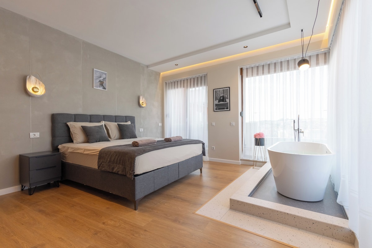 Premium Penthouse, City View | Desk, laptop workspace, free WiFi, bed sheets