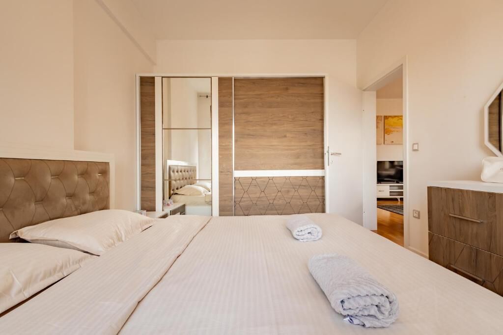 Exclusive Apartment, City View | Desk, free WiFi