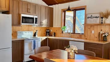 Coffee/tea maker, fridge, microwave, oven