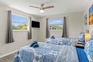 4 bedrooms, desk, WiFi - Manasota Key Beach Estate | Sleeps 14 on 9.5 Acres (Englewood)