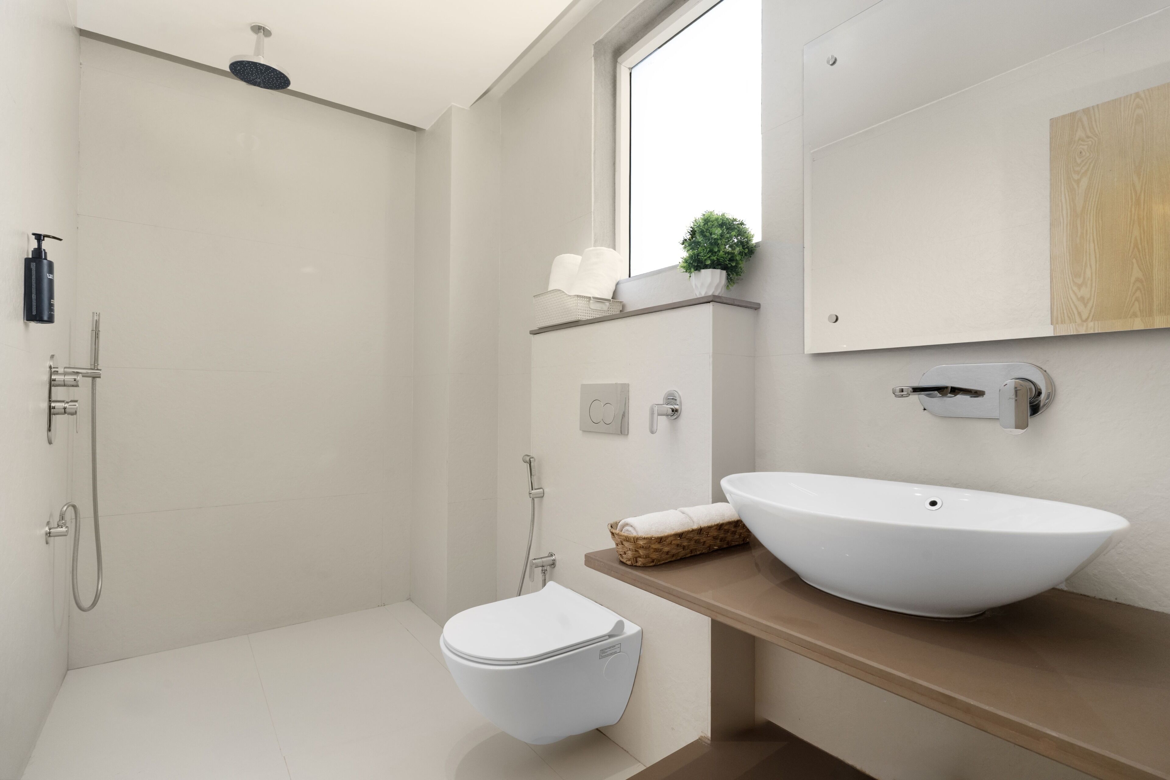 Premier Room | Bathroom | Shower, free toiletries, towels, soap