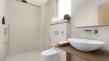Premier Room | Bathroom | Shower, free toiletries, towels, soap
