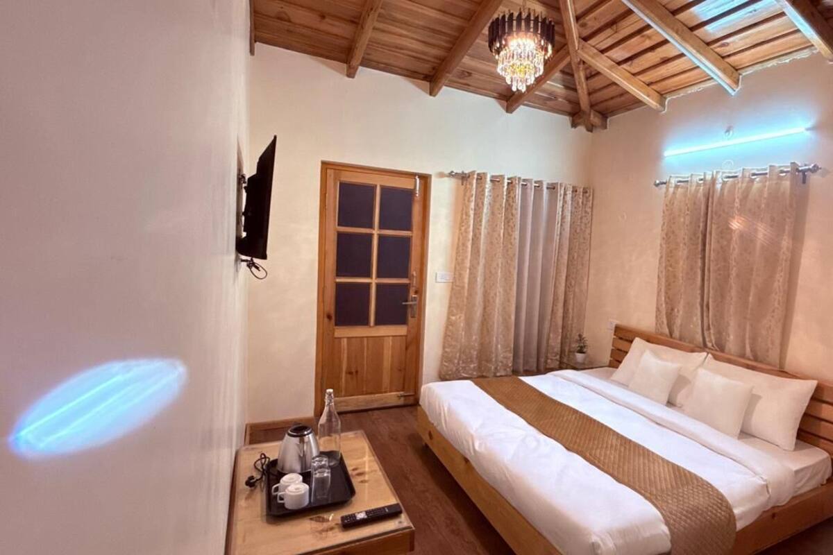 Premium Double Room, Balcony, Hill View | Free WiFi