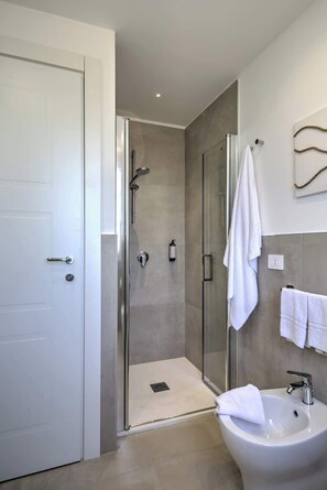 Shower, hair dryer - Suite "Isola di Linosa 1A" (Carini)