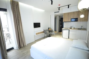 Classic Studio, Balcony, Mountain View | In-room safe, soundproofing, iron/ironing board, free WiFi - Thom Tower (Batumi)