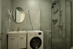 Suite, Balcony, Sea View | Bathroom - Thom Tower (Batumi)