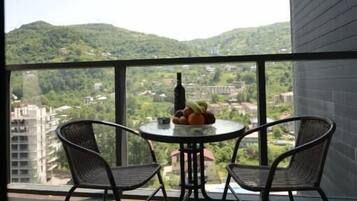 Classic Studio, Balcony, Mountain View | Outdoor dining