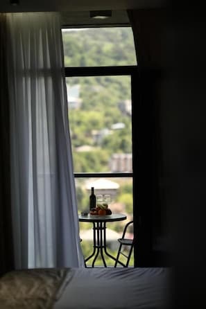 In-room safe, soundproofing, iron/ironing board, free WiFi - Thom Tower (Batumi)