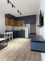 Comfort Suite, Balcony, Mountain View | Private kitchen | Microwave