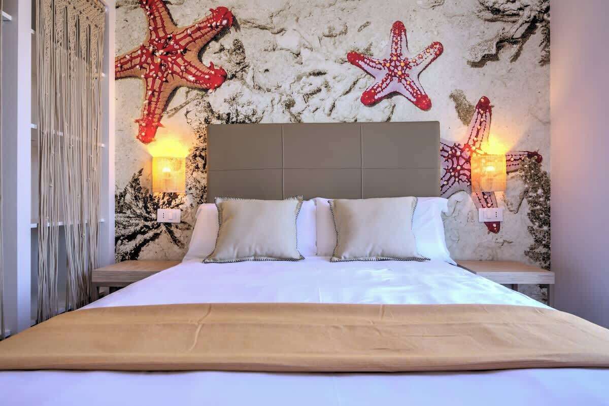WiFi, bed sheets