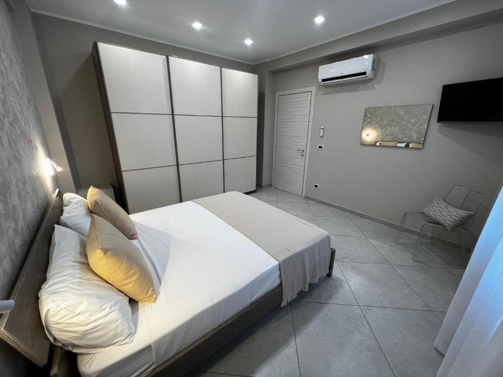 Deluxe Condo, Pets Not Allowed, Courtyard View | Frette Italian sheets, premium bedding, down comforters, pillowtop beds