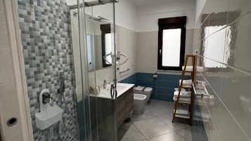 Deluxe Apartment, 1 Bedroom, Non Smoking, City View | Bathroom
