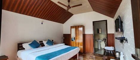 Deluxe Room, Mountain View | Premium bedding, down comforters, memory foam beds
