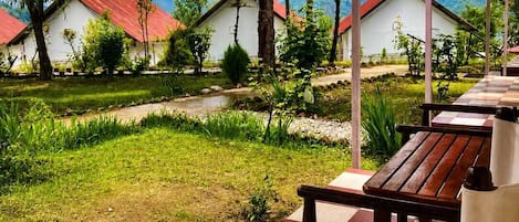 Vista frontal de la propiedad