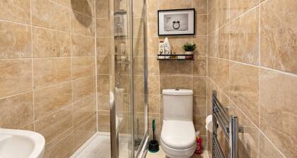 Sleeps six in style with three modern bathrooms, minutes from Wigan town centre