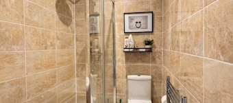 Sleeps six in style with three modern bathrooms, minutes from Wigan town centre