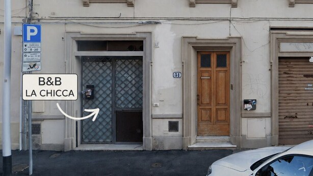 A building with a ground-floor entrance, a wooden door, and a window with shutters. - Studio with double bed 5 minutes from Florence Campo di Marte station (Firenze)