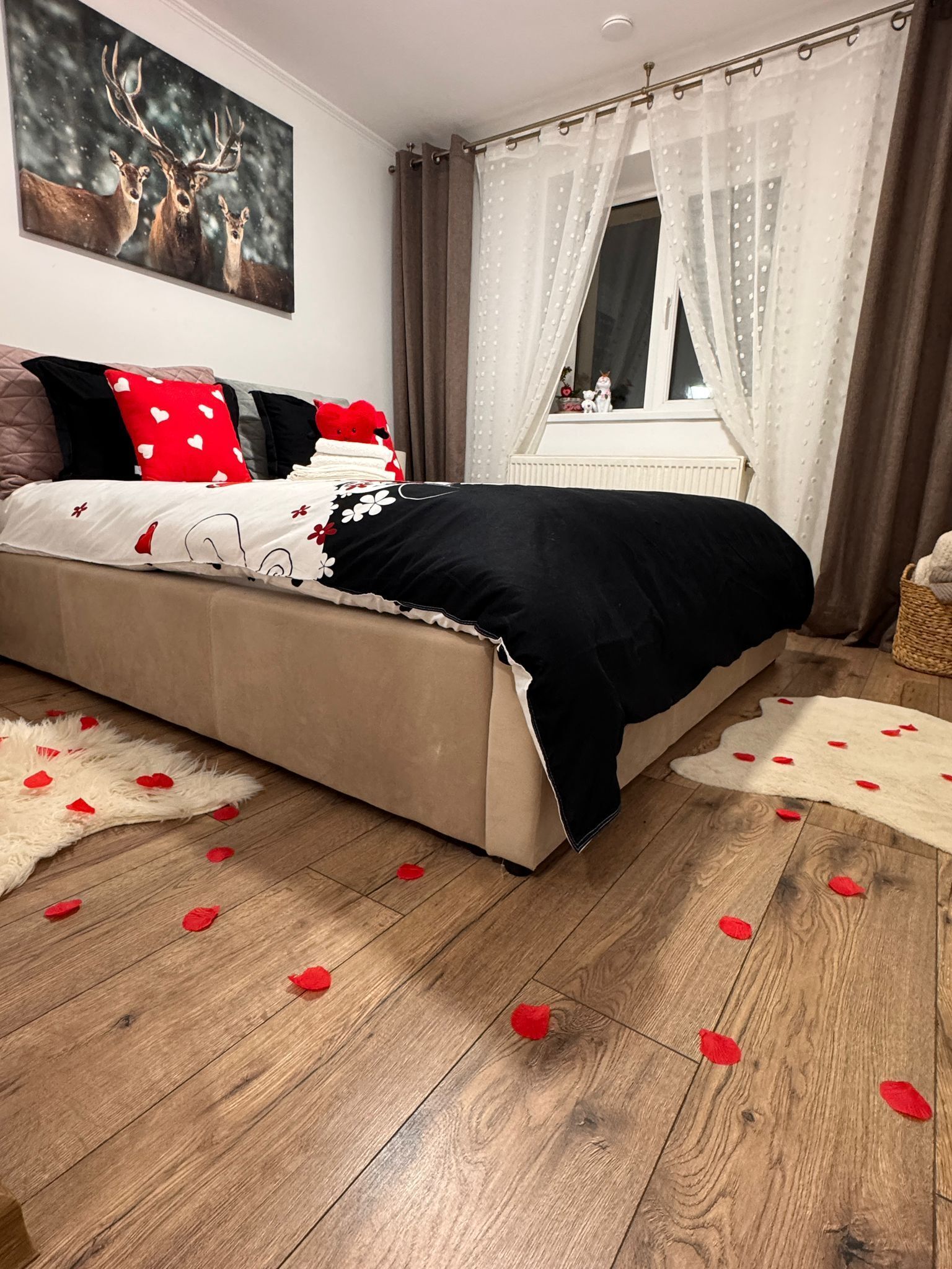 1 slaapkamer, een strijkplank/strijkijzer, wifi, beddengoed